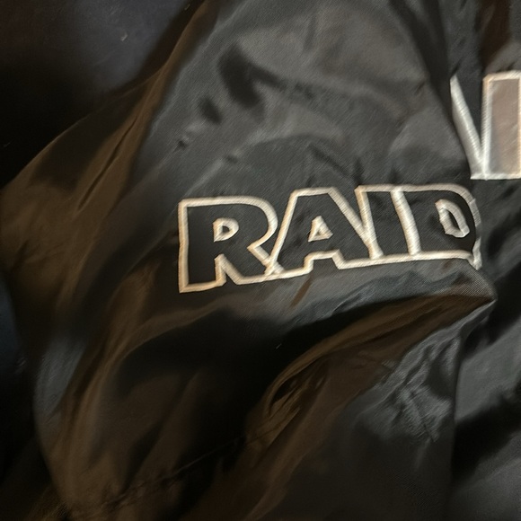 Reversible official NFL Raiders jacket - Picture 2 of 8